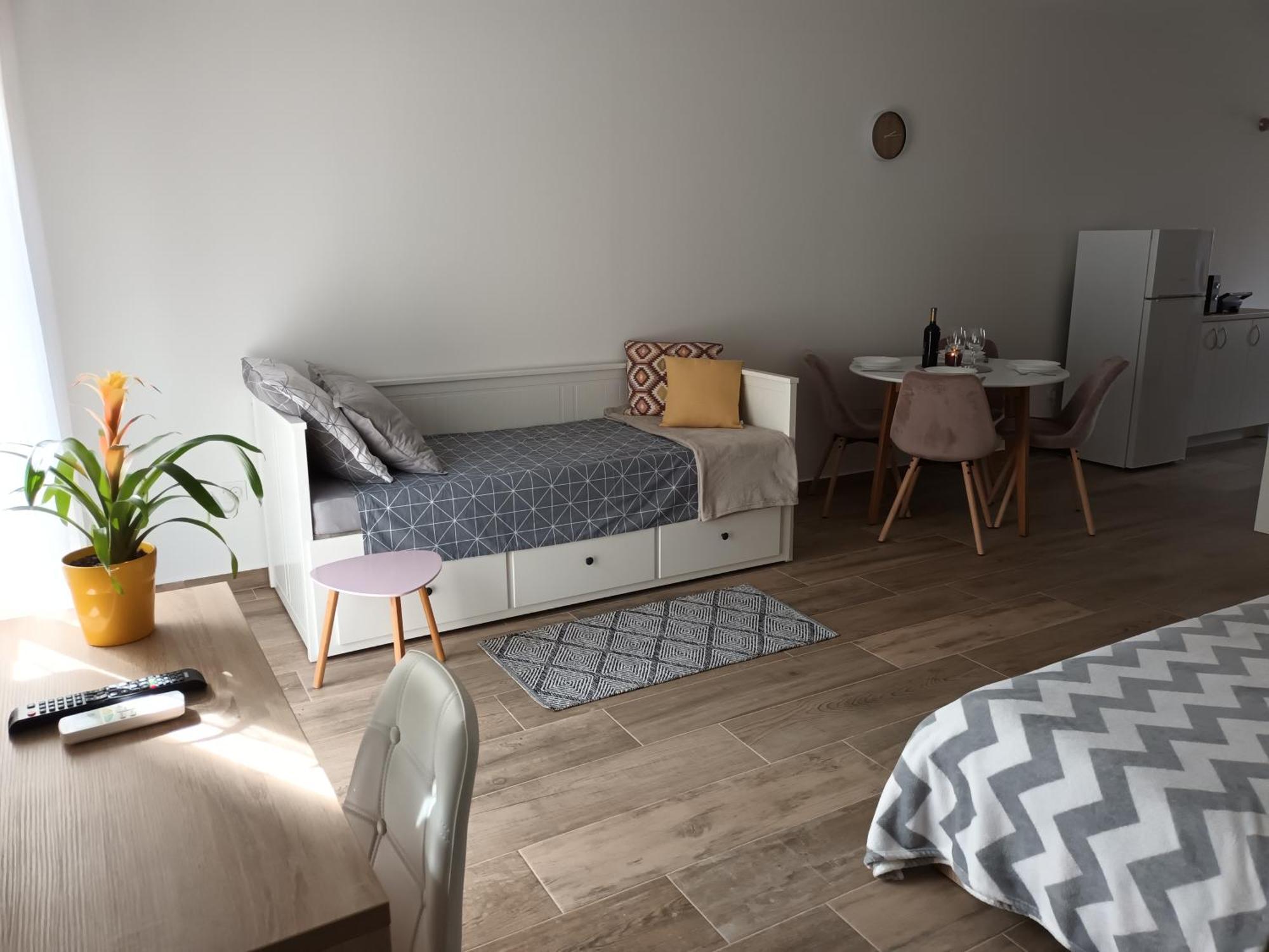 Studio Apartman Dori Pula Exterior photo